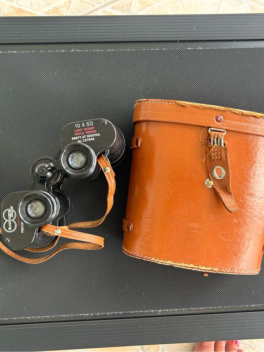 Vintage Binoculars with leather case. 10 x 50 Ranger Deluxe